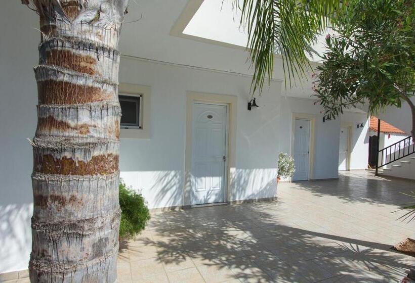 استودیوی استاندارد, Pinelopi Apartments