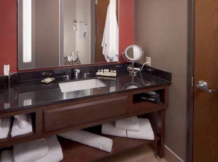Люкс с Балконом, Best Western Premier Ivy Inn & Suites