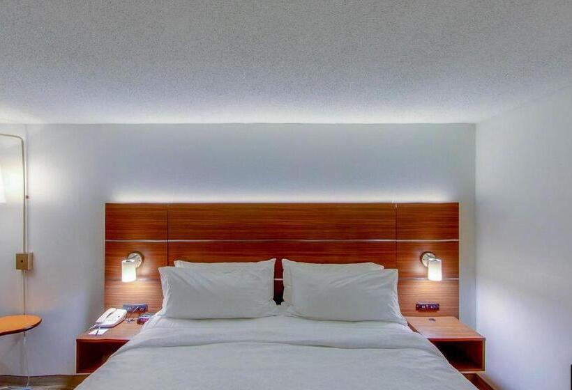 Номер Стандарт Кровать Кинг Адаптированный для Инвалидов, Holiday Inn Express Fort Wayne   East   New Haven, An Ihg