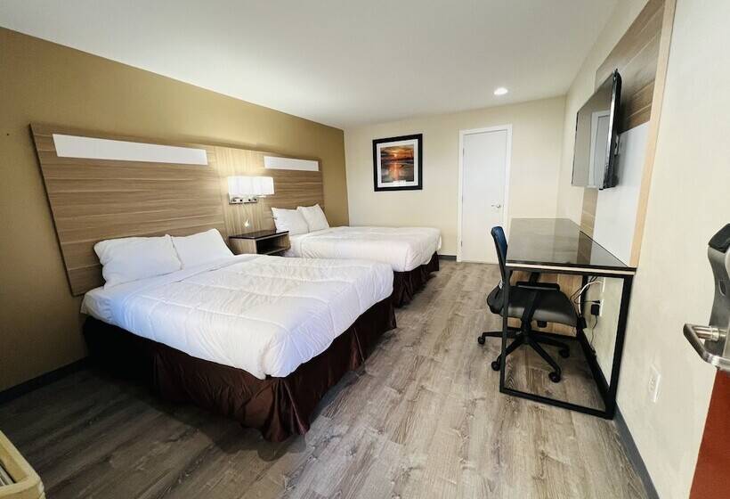 带2个双人床的标准工作室, Rodeway Inn Oceanview