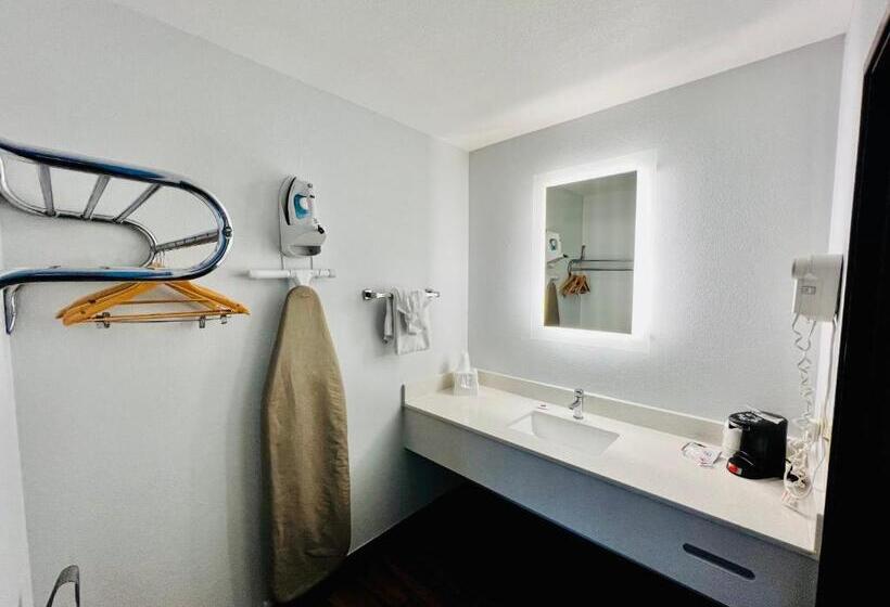 带大床的标准间, Studio 6 Suites Flagstaff Az
