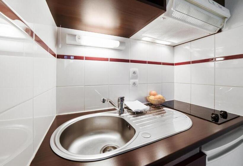 Студия Стандарт, Comfort Aparthotel Versailles, St Cyr L Ecole