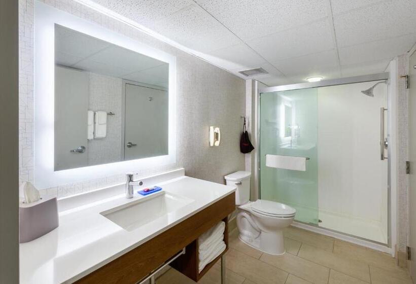 Люкс, Holiday Inn Express State College At Williamsburg Square, An Ihg