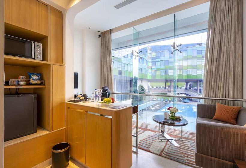 带泳池的高级套房, Vivanta Bengaluru, Whitefield