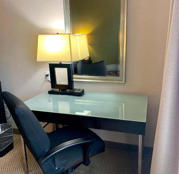 스탠다드 룸 킹사이즈 침대, Holiday Inn Express Hotel & Suites North Sequim, An Ihg
