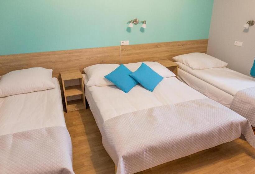 Номер Стандарт Трехместный, Eko Hotel Na Wierzynka & Park Pinokia