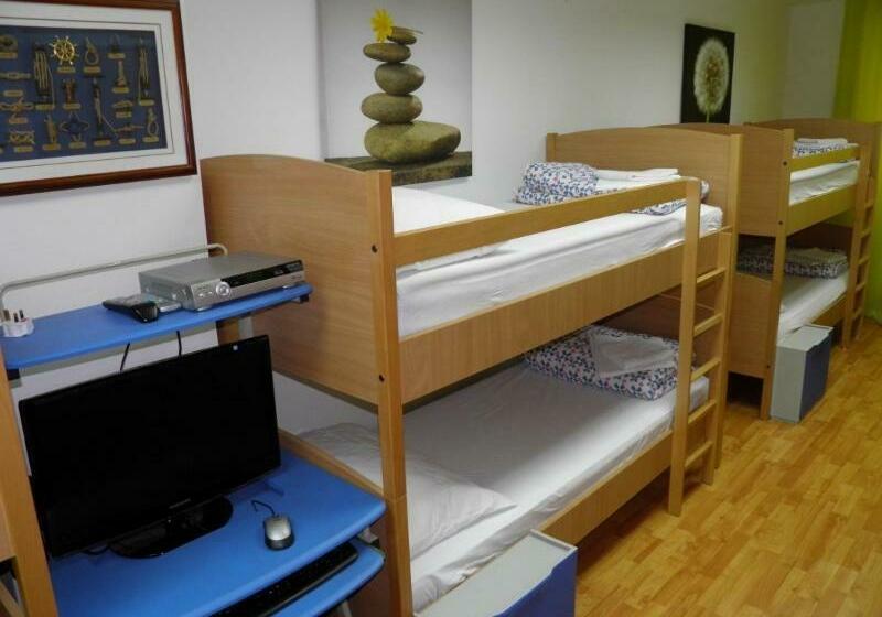 ルームシェアのワンベッド, Hostel Split