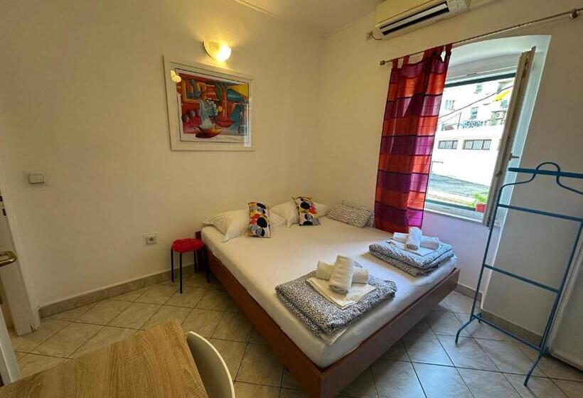اتاق استاندارد با سرویس بهداشتی مشترک, Hostel Split