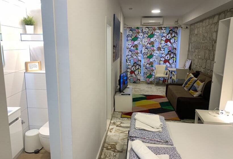 패밀리 룸, Hostel Split