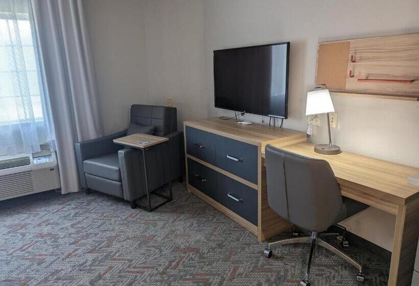 스탠다드 스튜디오, Candlewood Suites Wilson, An Ihg