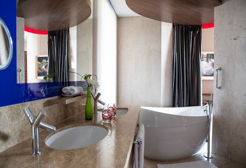 Номер Клуб, Jumeirah Creekside Dubai