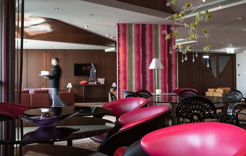 Номер Клуб, Jumeirah Creekside Dubai