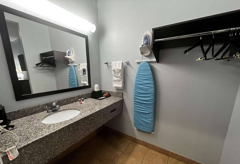 غرفه قياسيه سريرين مزدوجين, Super 8 By Wyndham Houston North I45