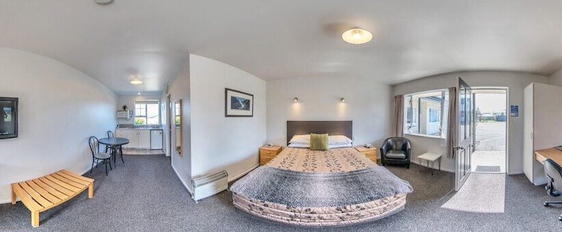 스탠다드 스튜디오, Fitzherbert Court Motel