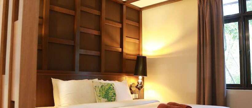 اتاق لوکس با چشم‌انداز استخر, Arwana Perhentian Eco & Beach Resort