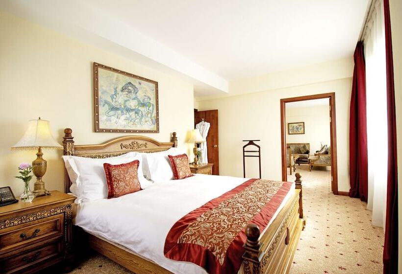 Suite Ejecutiva, Kempinski Hotel Khan Palace