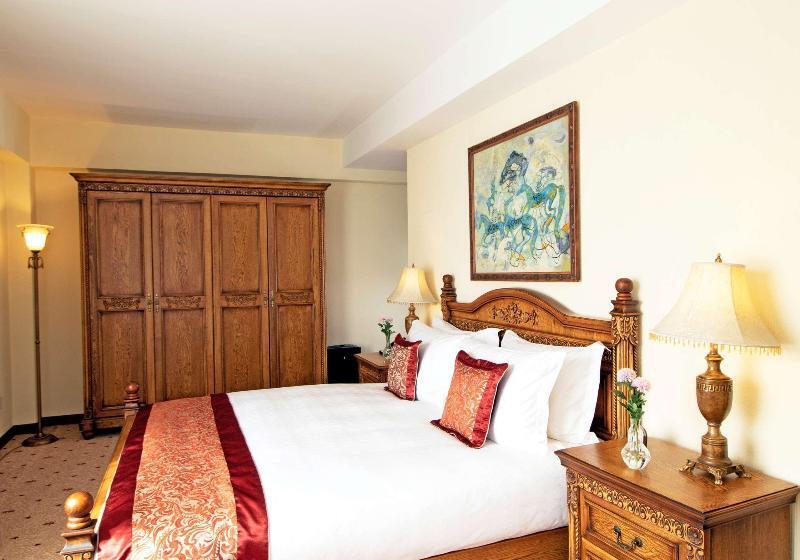 Suite Ejecutiva, Kempinski Hotel Khan Palace