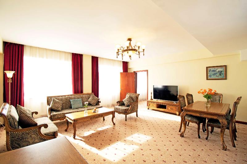 Suite Ejecutiva, Kempinski Hotel Khan Palace
