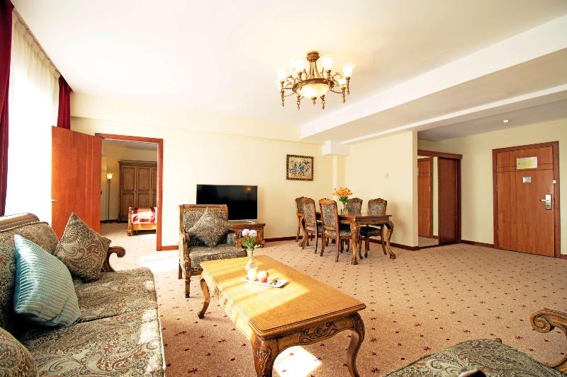 Suite Ejecutiva, Kempinski Hotel Khan Palace