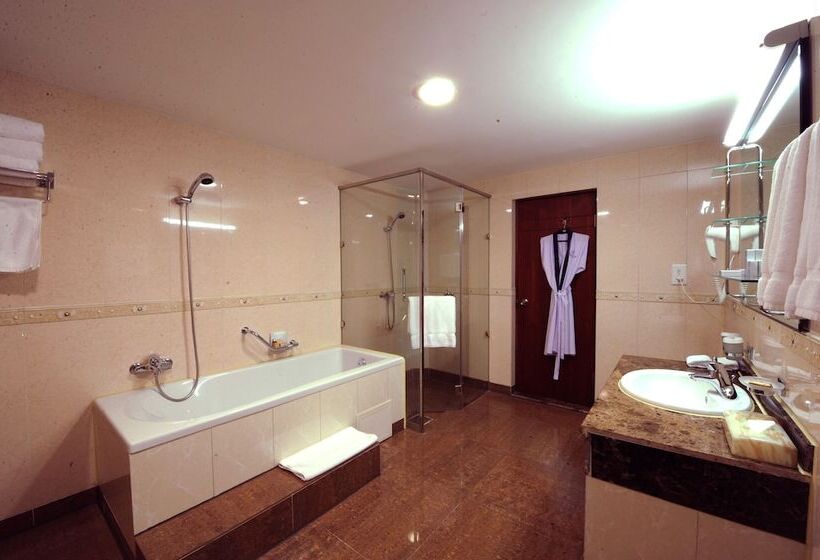 Suite Ejecutiva, Kempinski Hotel Khan Palace