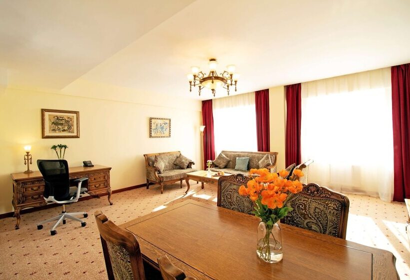 Suite Ejecutiva, Kempinski Hotel Khan Palace