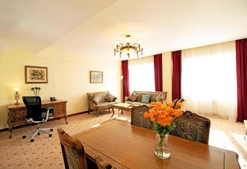 Suite Ejecutiva, Kempinski Hotel Khan Palace