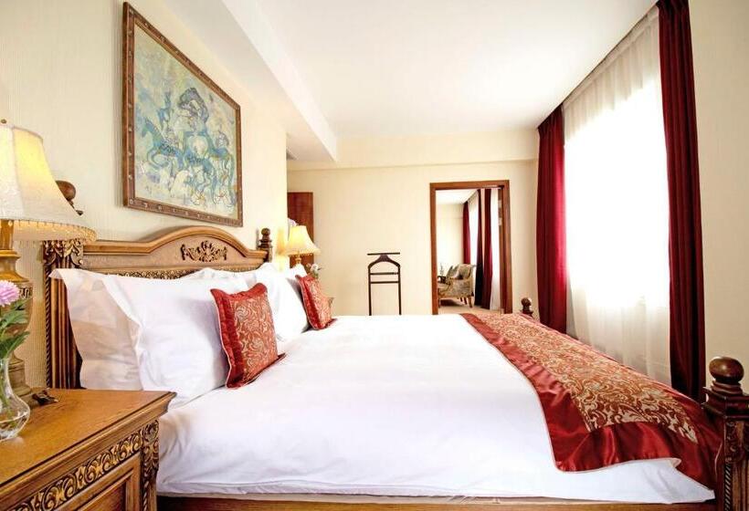 Suite Ejecutiva, Kempinski Hotel Khan Palace