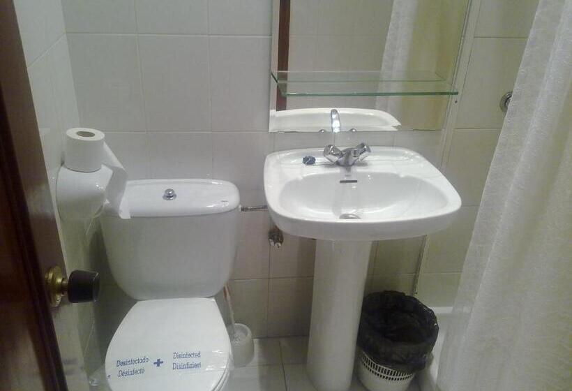 اتاق استاندارد چهار تخته, Moon Hostel Bio