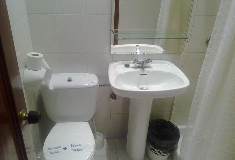 Standard Triple Room, Moon Hostel Bio