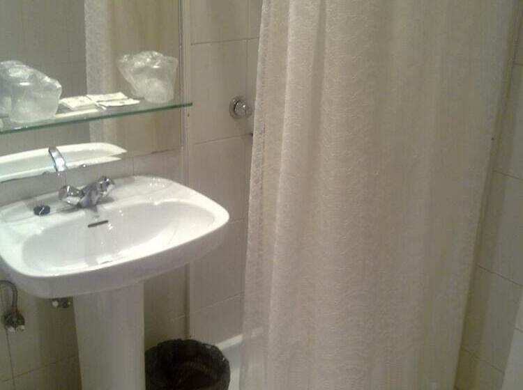 اتاق استاندارد سه نفره, Moon Hostel Bio