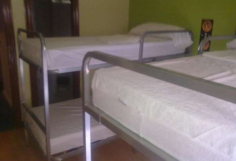 اتاق استاندارد سه نفره, Moon Hostel Bio