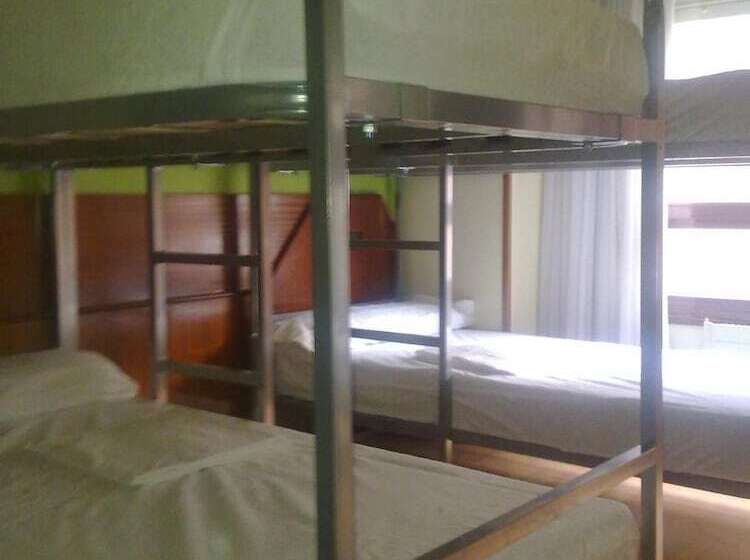 اتاق استاندارد چهار تخته, Moon Hostel Bio