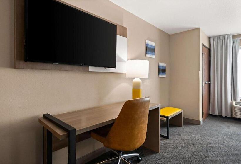 Люкс Кровать Кинг, Comfort Suites Hudson I94