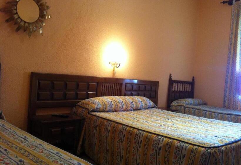 Четырехместный Номер Стандарт, Hostal Paracuellos