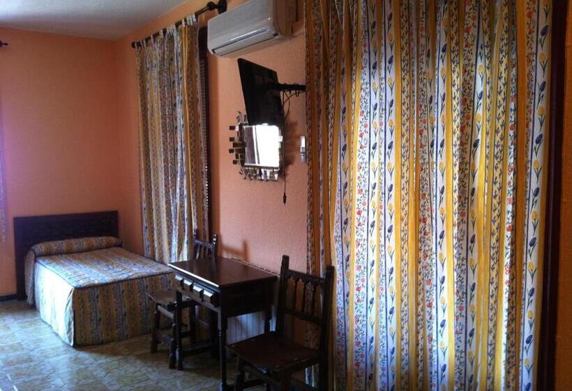 Четырехместный Номер Стандарт, Hostal Paracuellos