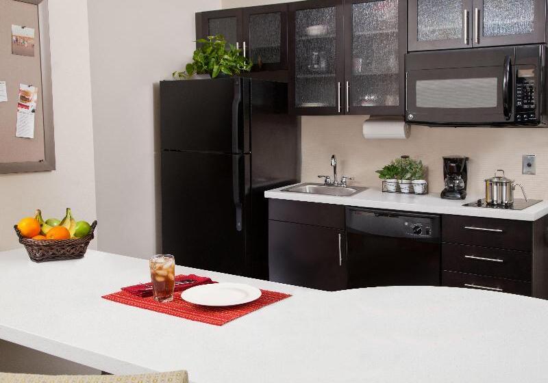 Люкс Кровать Кинг, Candlewood Suites North Little Rock, An Ihg