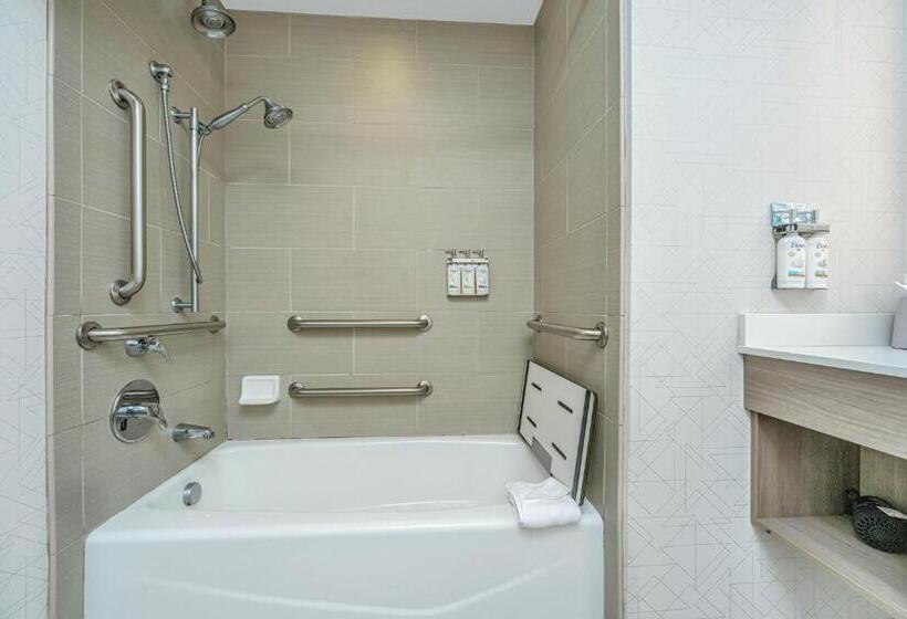 Suite Adaptée aux Personnes à Mobilité Réduite, Holiday Inn Express & Suites Charleston Arpt Conv Ctr Area, An Ihg