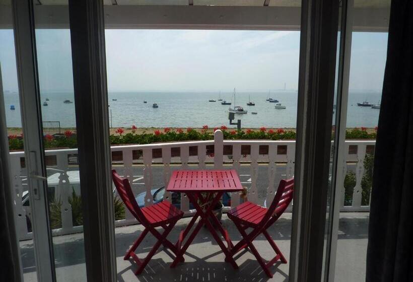 سوییت با چشم‌انداز دریا, Pebbles Guest House