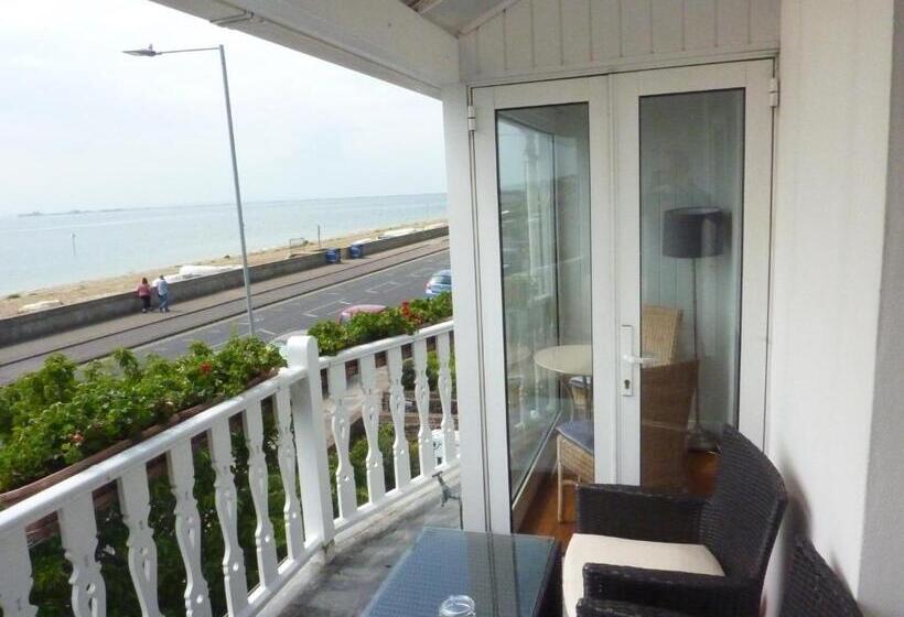 سوییت با چشم‌انداز دریا, Pebbles Guest House