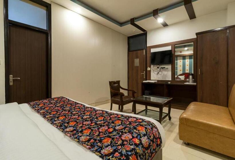 غرفة تنفيذية, Baba Deluxe At New Delhi Railway Station  By Rcg Hotels