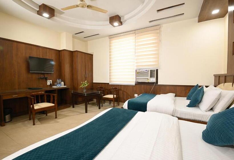 جناح عائلي, Baba Deluxe At New Delhi Railway Station  By Rcg Hotels