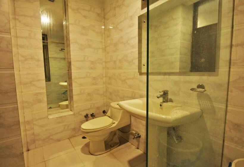 غرفة كلاسيكية ثلاثية, Baba Deluxe At New Delhi Railway Station  By Rcg Hotels