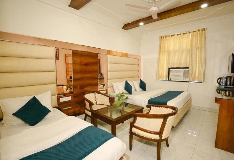 غرفة كلاسيكية ثلاثية, Baba Deluxe At New Delhi Railway Station  By Rcg Hotels