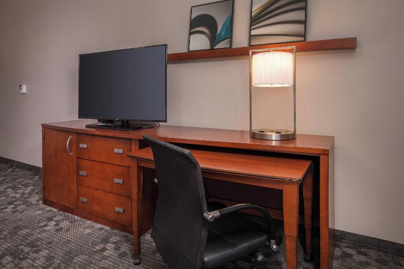 Люкс Кровать Кинг, Courtyard By Marriott Dulles Town Center
