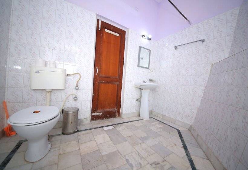 تختخواب در اتاق مشترک, Rishikesh Sadan