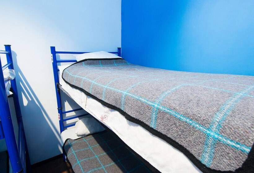 ルームシェアのワンベッド, Hostal Amigo