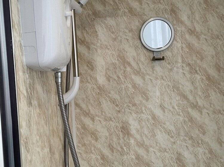 バス共有のスタンダードルーム, Diamonds Villa Near York Hospital