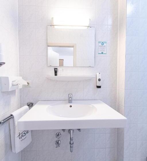 스탠다드 트리플 룸, Taste Smart Hotel Backnang