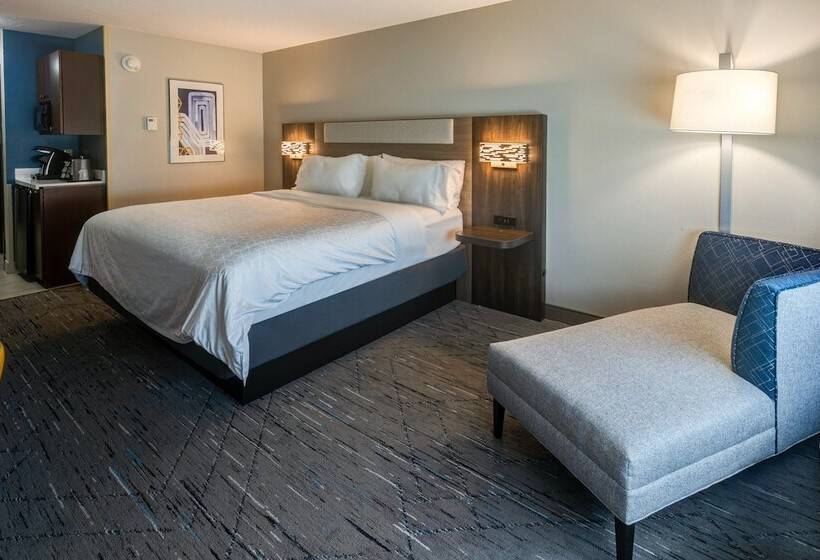 스위트, Holiday Inn Express Hotel & Suites Salina, An Ihg