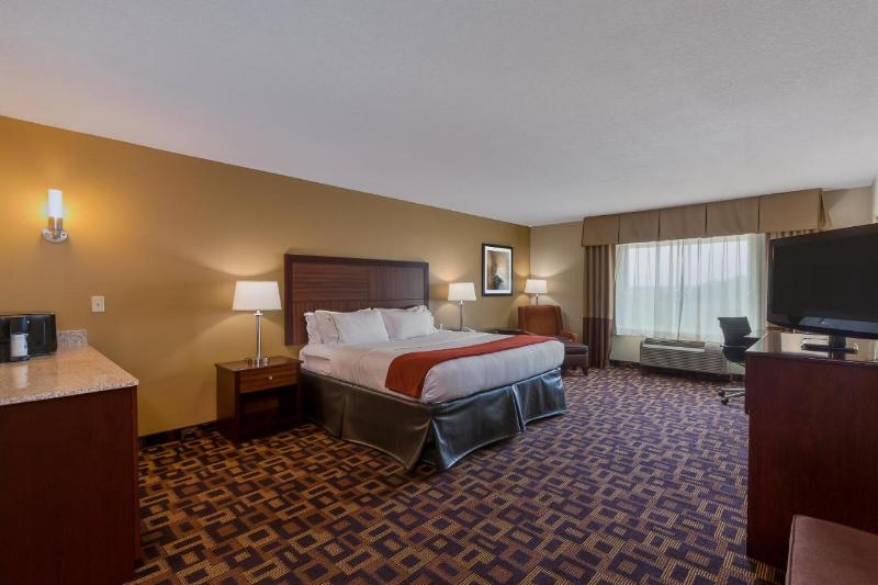 장애인을 위한 스위트, Holiday Inn Express Hotel & Suites Salina, An Ihg